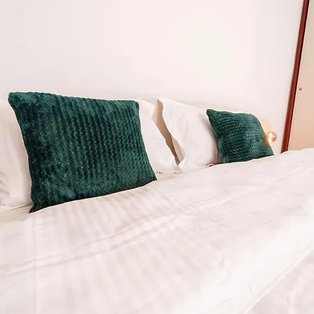 Apartment Dionysos Family - Un Refugiu Urban *